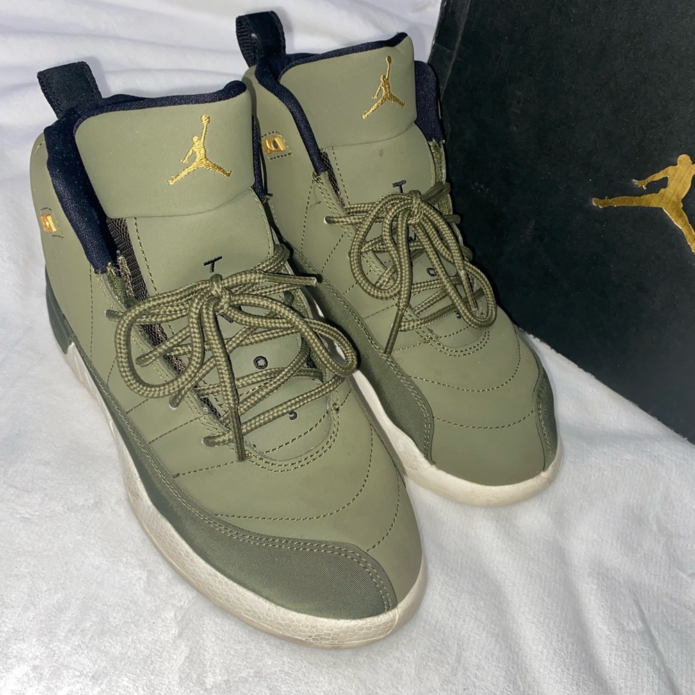Jordan 12 retro size 2.5 youth